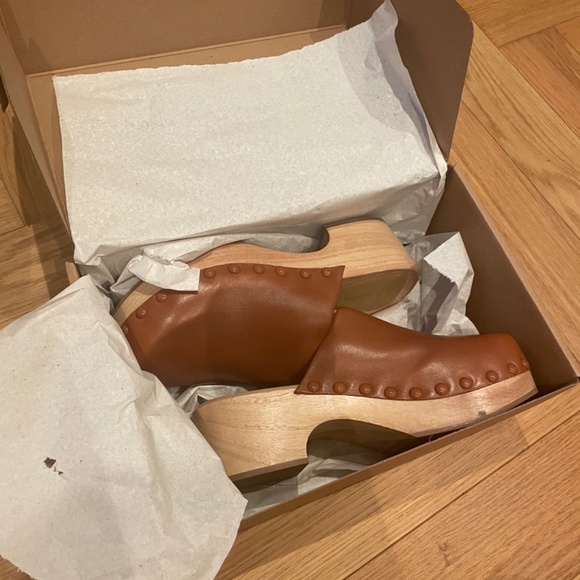 Reformation Clogs - Picture 4 of 6